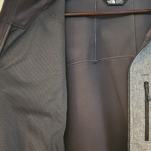 The North Face Men's Charcoal Performance Jacket - Picture 5 of 6